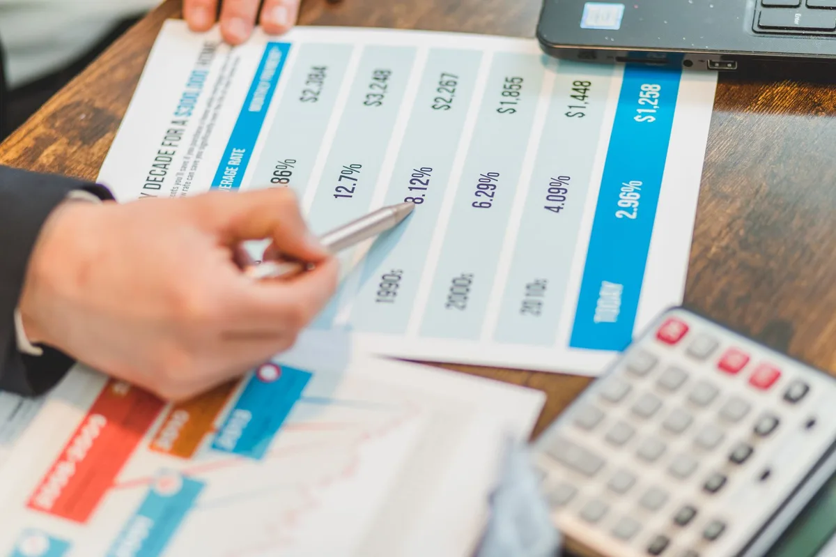 Rising bar chart showing financial growth and interest rate trends