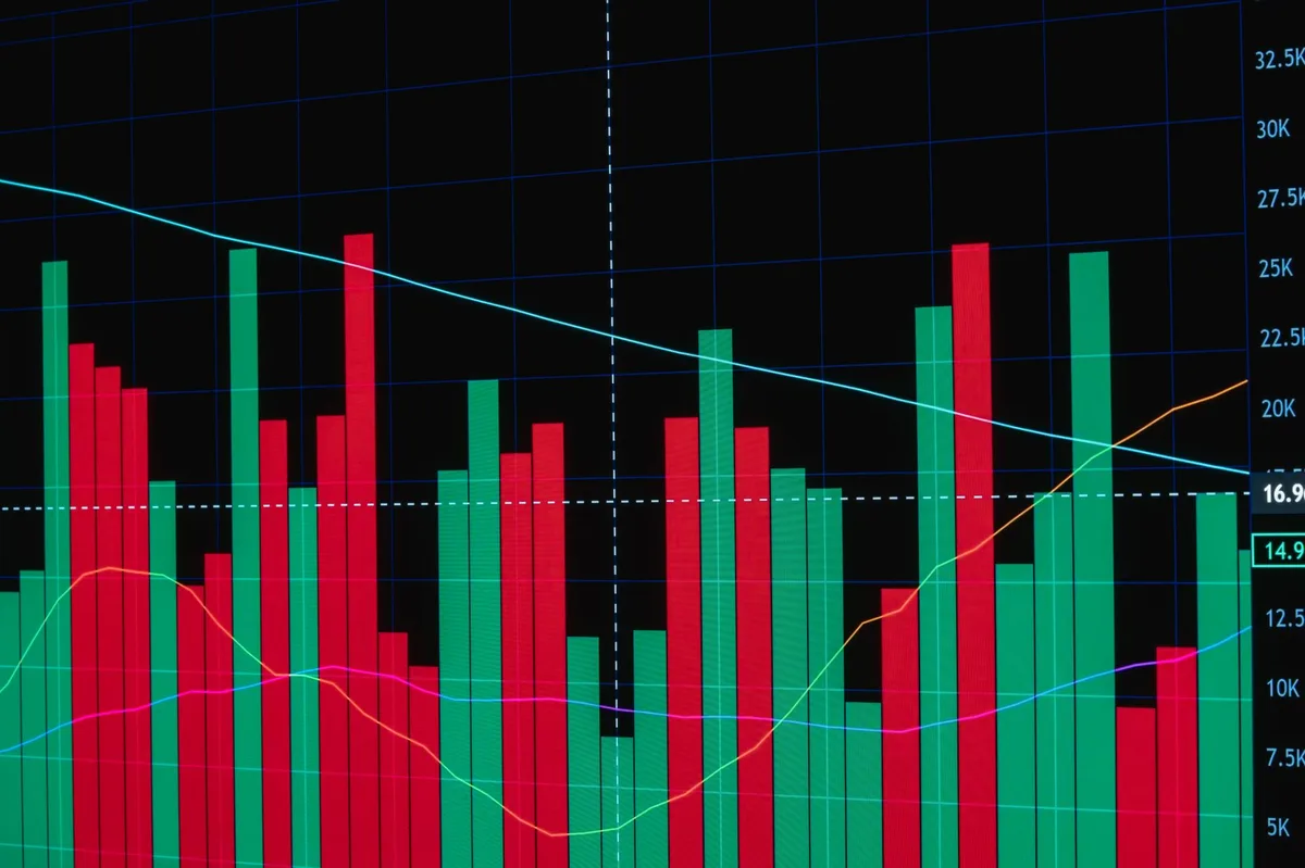 Rising bar chart representing investment returns and rental yield growth